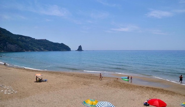 Holiday Studio Apartments Yannis on Agios Gordios beach in Corfu in Agios Gordios