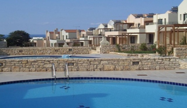 Holiday villa, close to the beach, with swimming pool and mountain views in Chania