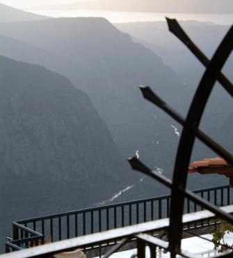 Hotel Varonos in Delphi