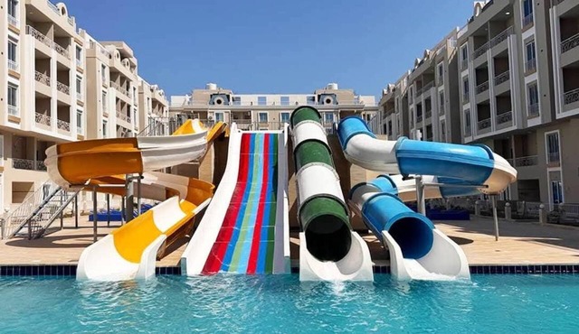 Hurghada Hub 2BR Pool View Apartment with Aqua Park Access in Hurghada