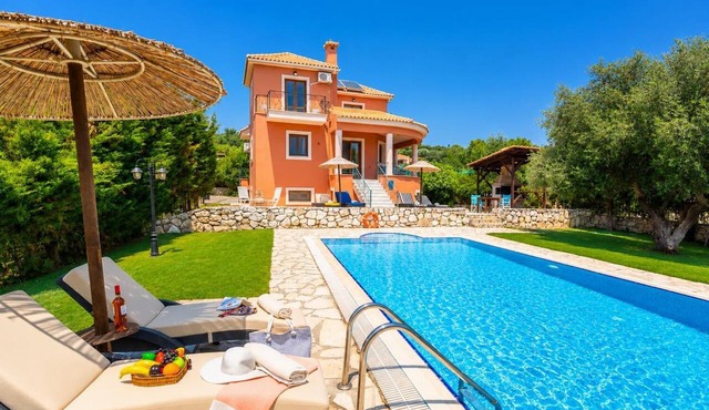 Ilios Kefalonia - Three Bedroom Villa, Sleeps 6 in Svoronata
