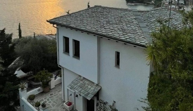 Iris Sea View Villa - Impeccable view only a 5 min walk from the nearest beach! in Afissos