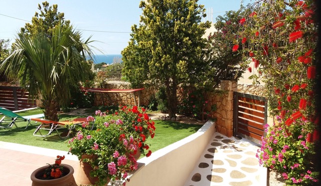 Kalathas house, near the sea for families,friends. in Chania -Kalathas