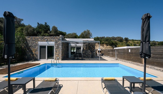 Kalostous villa 4, Pool,Great location & Views in Agia Triada