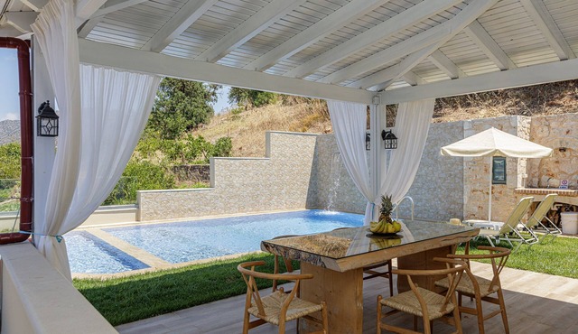 Kampos Villa III, Nature Living with Heated Pool in Achlades