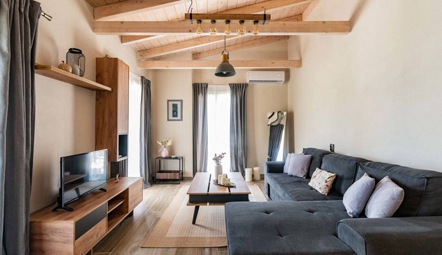 Lagom House - Two Bedroom House, Sleeps 4 in Paxi