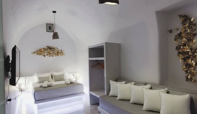 Lamar Cave House 1 Bedroom in Thira