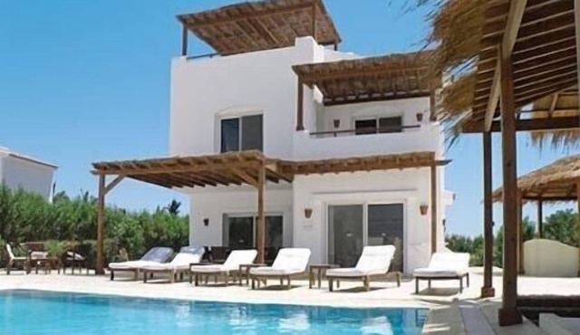 Large villa with a heated pool right on the lagoon beach, featuring its own swimming dock in El Gouna