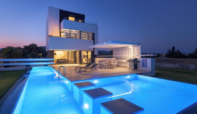 Laysan Albatross Villa in Gennadi