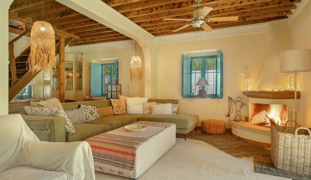 Lefkadas Bohemian Cottage Holiday Home with Mountain View, Wi-Fi and Air Conditioning in Lefkada Town