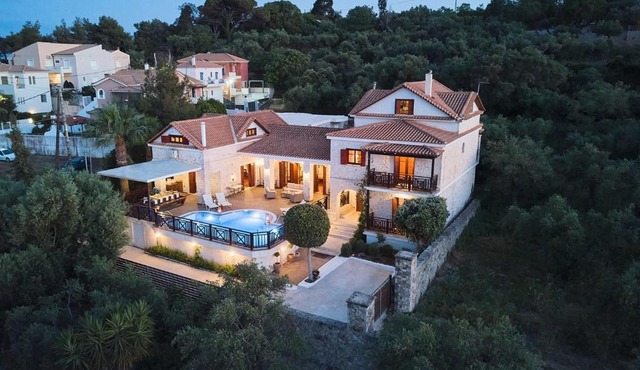 Lila's Luxury Villa in Akrotiri