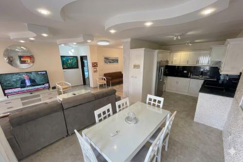 Lovely 3 BDR with Sea View and Private Rooftop Area, Free Pool & Wild Beach Access in Sharm El Sheikh