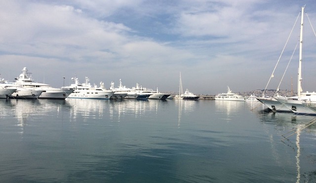 Lovely condo across Marina Flisvos, in Palero Faliro Athens. in Paleo Faliro