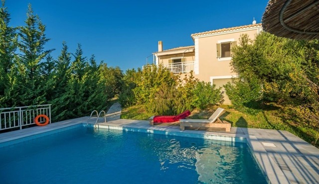 Lovely two bedroom house with private pool and great views in Gialova