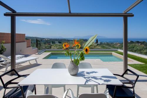 LUMIERE VILLAS in Kanali