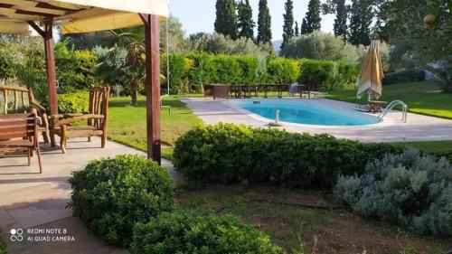 Luxurious 6 bedroom villa with a private pool in Chalkida