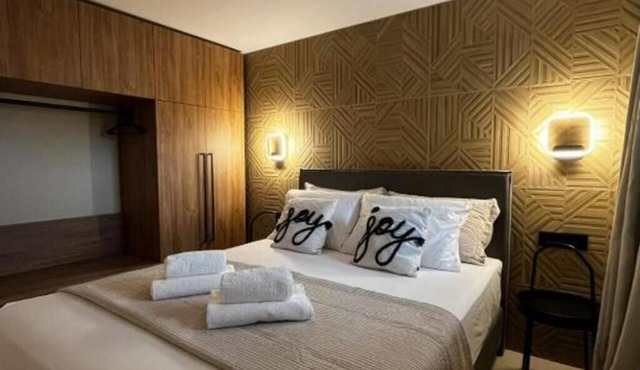 Luxury Cozy Apartment with Private Garden, BBQ & Near the Beach in Kallithea