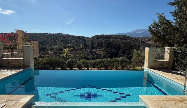 Luxury Crete Villa with Infinity Pool, Hot Tub & White Mountain Views in Douliana