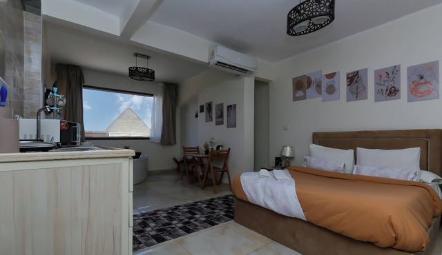 Luxury jacuzzi & pyramids view in Giza