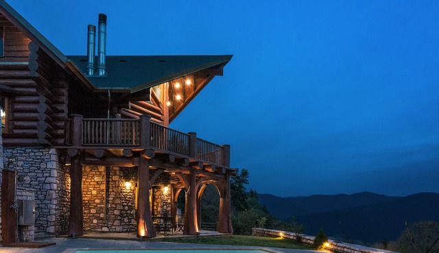 Luxury secluded mountain log chalet with pool (shared) in Γοριαναδες