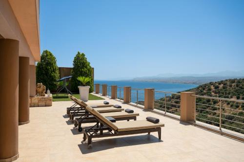 Luxury Villa Yiorgos - Sea View & Private Pool in Gázion