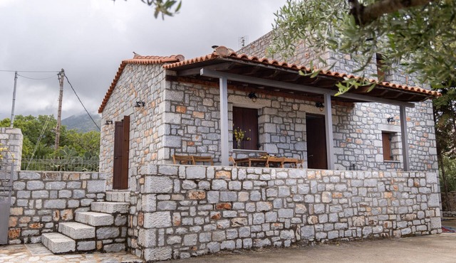 Mani Sea & Stone House, Sea Views & Authentic Charm in Pyrgos Dirou