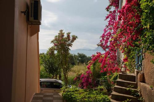 Mannou House in Paralia Vrachou