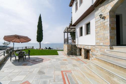 Mermaid Beachfront Villa in Koropi