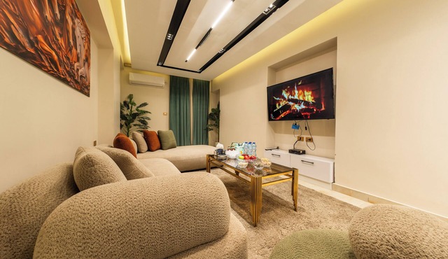 Modern Chic Apartment Mohandiseen Central in Giza Governorate