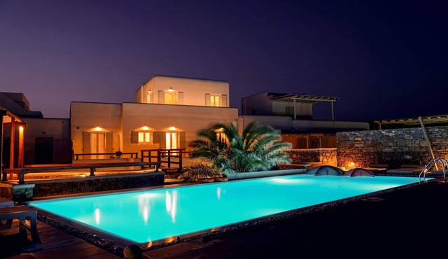 Modern Villa, 5 Master BR, Large Private Pool, Sunset View, close 2 Mykonos Town in Mikonos