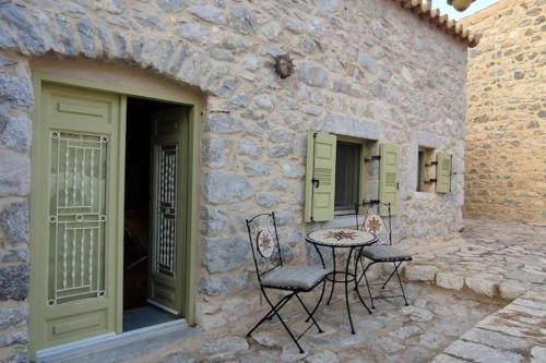 Myrto's Memories- My steki- Cozy stone house with all extras in Áyios Athanásios