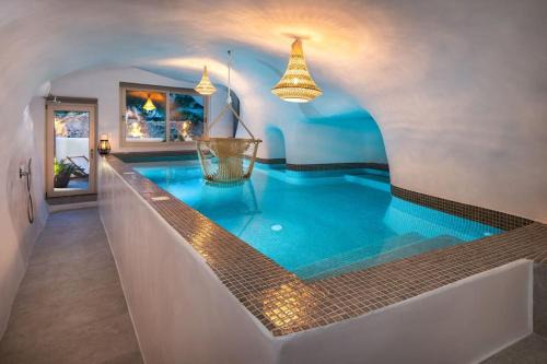 Mystagoge Retreat cave with an indoor pool and gym in Vóthon