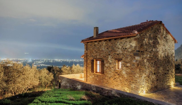 Mystras Panorama House. Stone House wtih Jacuzzi and the best View in Mystras