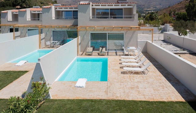 Mythos villa 4,pool,Walking distance to beach in Damnoni