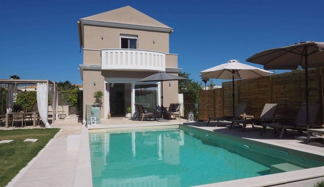 Newly Built 2-Bedroom Villa, A/C, Private Pool, 5 mins walk to Restaurants & Beach in Agios Georgios in Agios Georgios