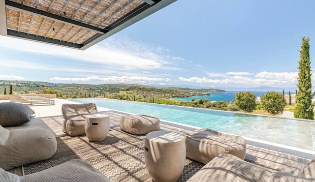 Newly constructed Luxurious Family Villa with Infinity Sunset & Tennis court! in Kilada