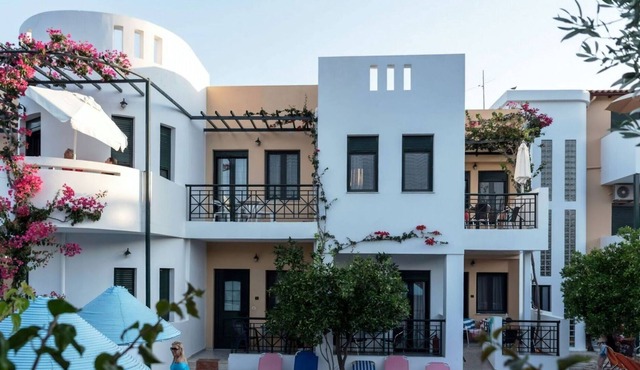 Nice apartment for 5 people with pool, WIFI, A/C, hot tub, TV, terrace and parking in Ierapetra