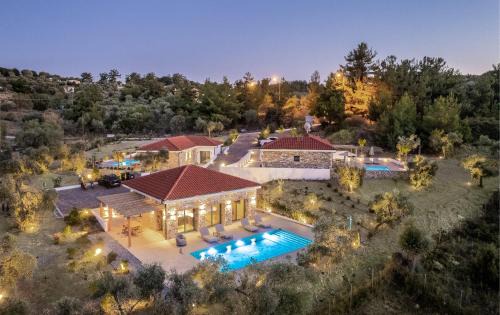 NOMAS VILLAS With Private Pool in Potos