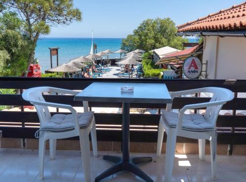 Oasis Beachfront Studios & Apartments, by ZanteWize in Alikanas