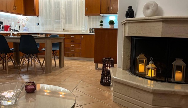 Olive Gem 2-Bed Apt Sleeps 4 with Fireplace in spilia