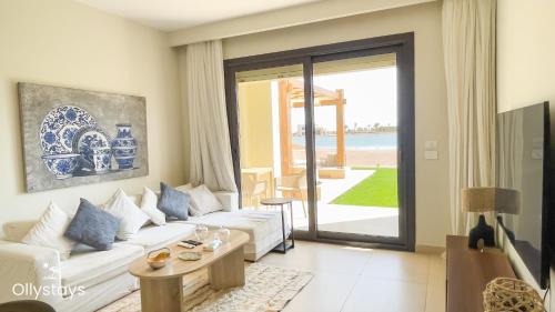 Ollystays Shedwan Lagoon & Pool View 2BR! Near AbuTig Marina