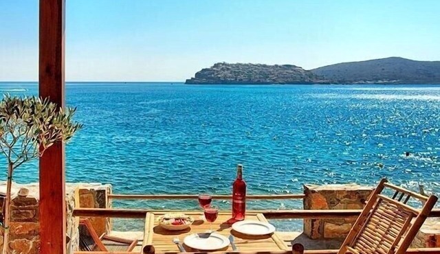OLOUS: Spacy 1 Studio Plaka Beach Cottage in Plaka
