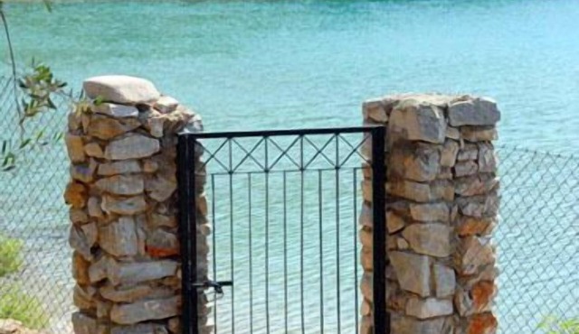 Open Your Door On The Beach! - Private Beach Home in Mpoufalo