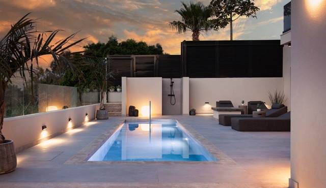 Orama Luxury Suite, 3 Bedrooms with Private Pool, Sleeps 6 in PISKOPIANO
