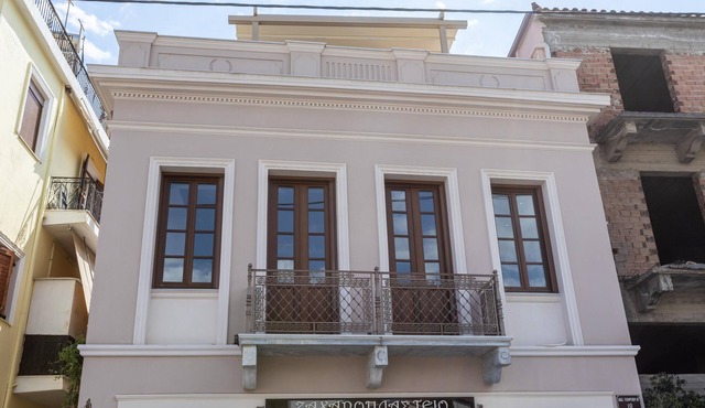 Orion Maison: Luxury 3-bedroom maisonette in the center of town in Githio