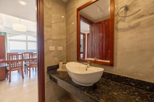 Oyster Bay Beach Suites in Abu Dabbab
