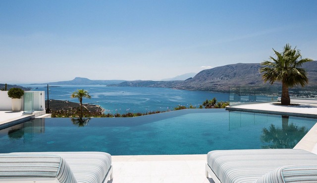 Panoramic sea views, private heated pool & jacuzzi! in Chania