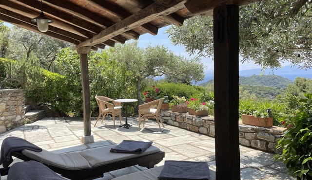 Peace, privacy, sea views and sunsets: Lephteris House with pool at Koukounaries in Skiathos
