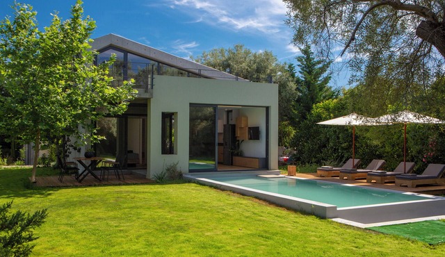 Peaceful Cosy Modern villa w/t private pool,close to town & beach in LEFKADA