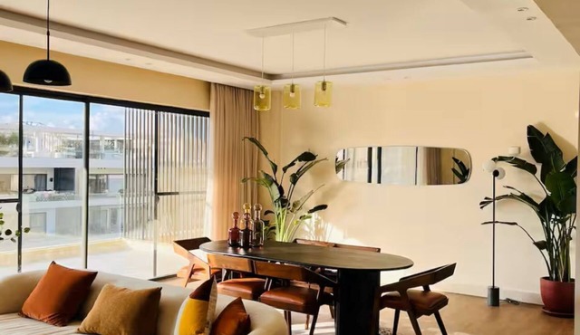 Penthouse w/Private Rooftop Pool & Lake Views in New Cairo City